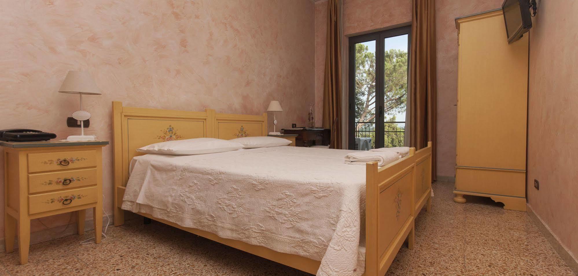 Hotel La Villa Ceccano Ngoại thất bức ảnh